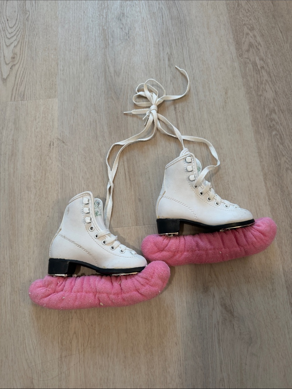 White Figure Ice Skates with Pink Soackers Toddler Girls size 8